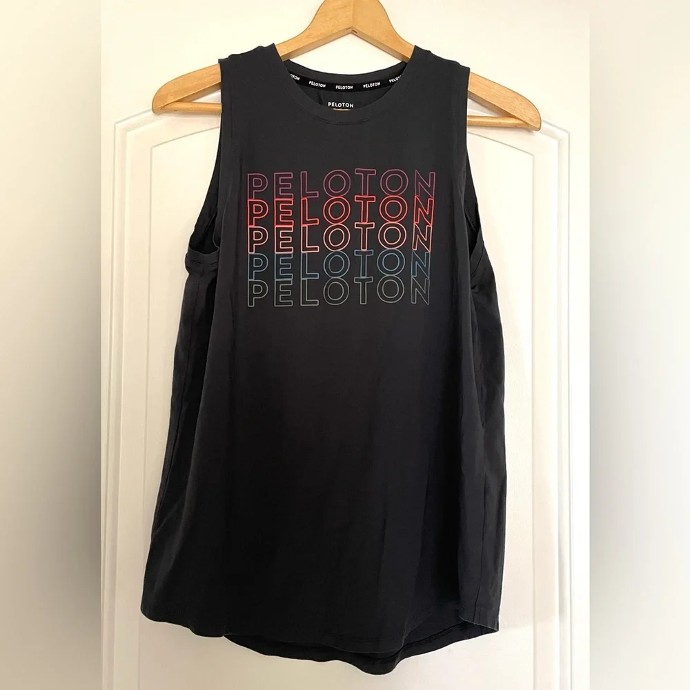 LIKE NEW!!! Peloton Scoop Muscle Tank Size M - Picture 3 of 6